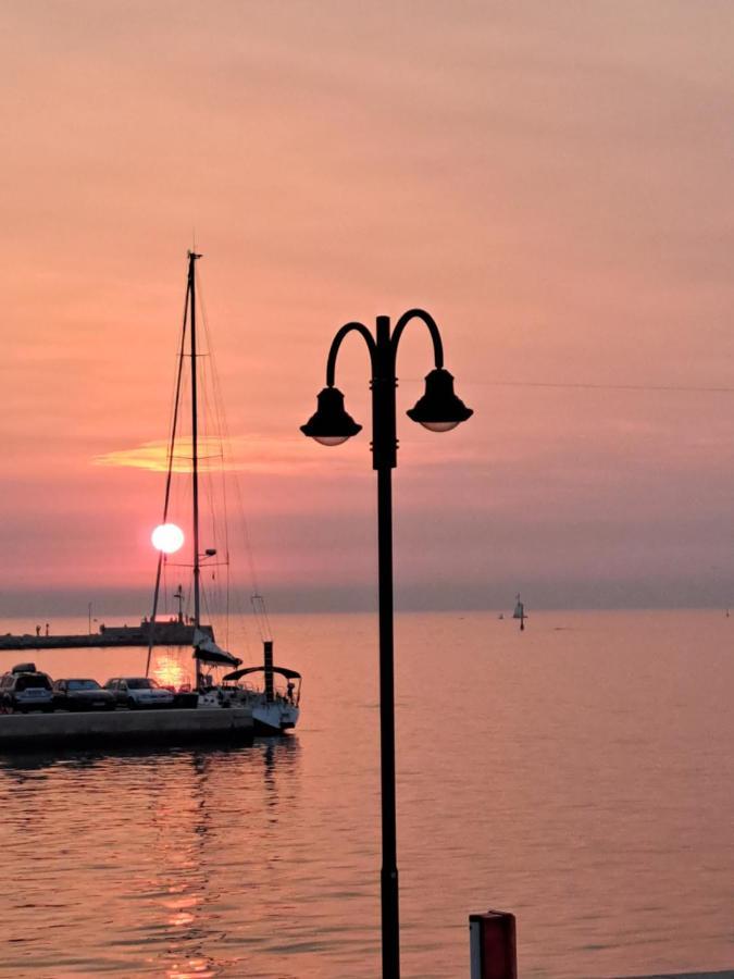 Boat & Breakfast Hotel Umag Exterior photo